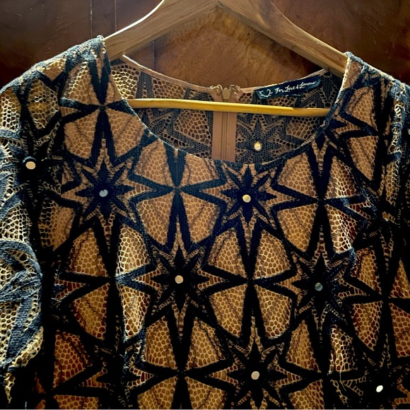 Short dress with sequin. Flare skirt - Picture 2 of 2